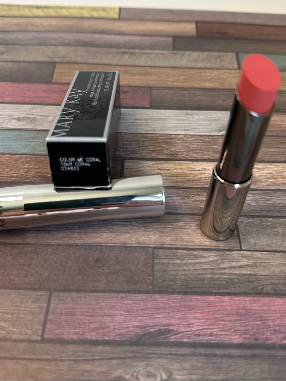 Mary Kay True Dimension Lipstick Color Me Coral NIB - Picture 2 of 2